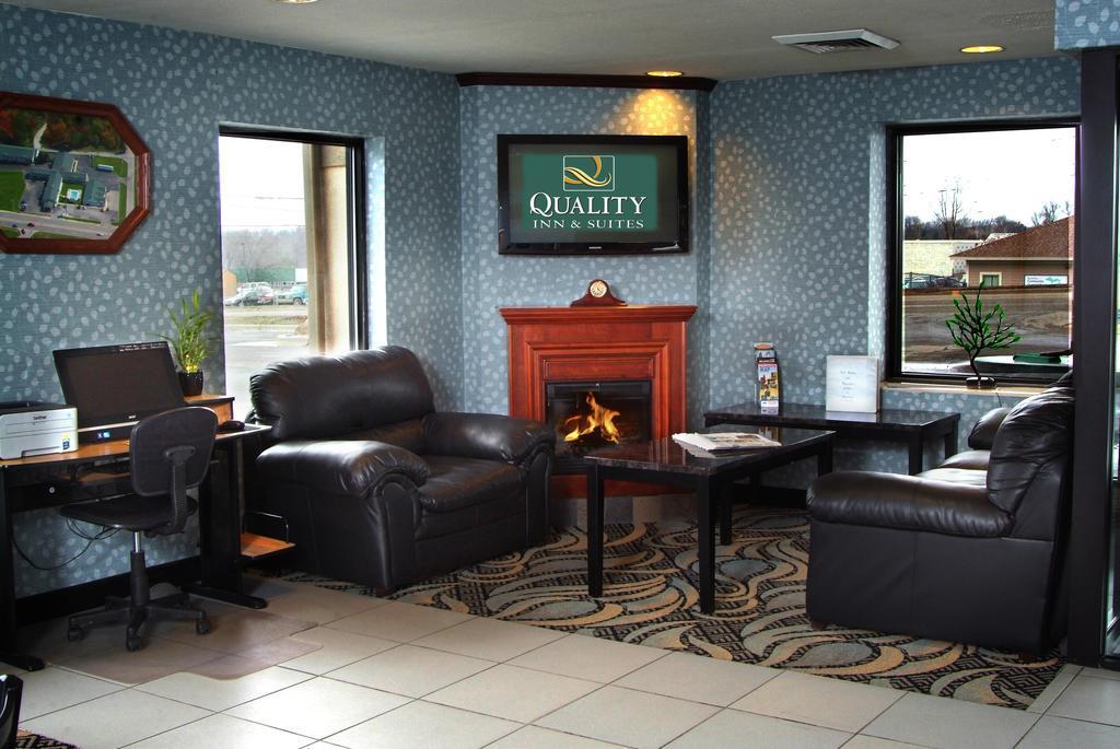 Quality Inn & Suites Big Rapids Near University Exteriör bild