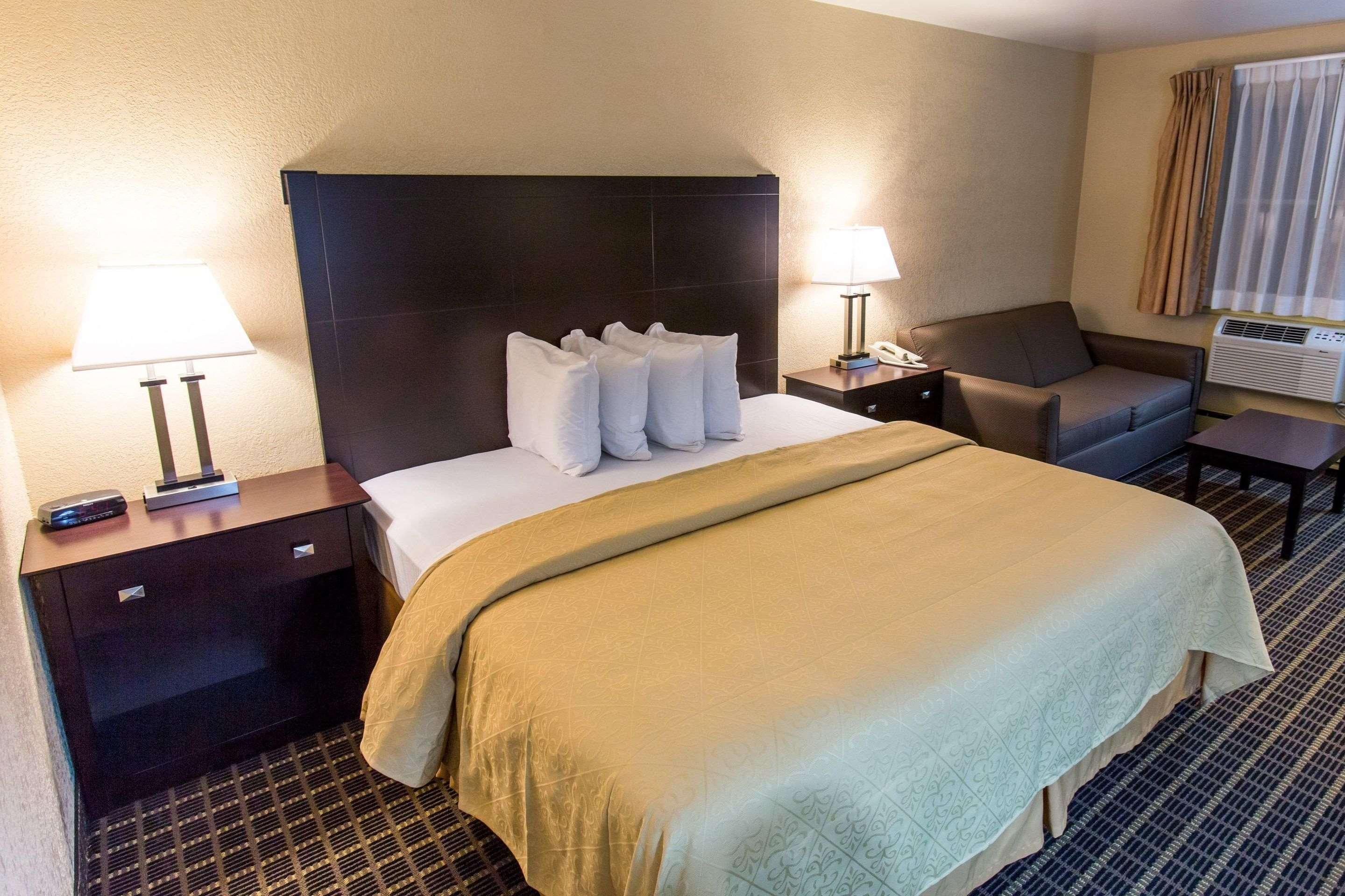 Quality Inn & Suites Big Rapids Near University Exteriör bild
