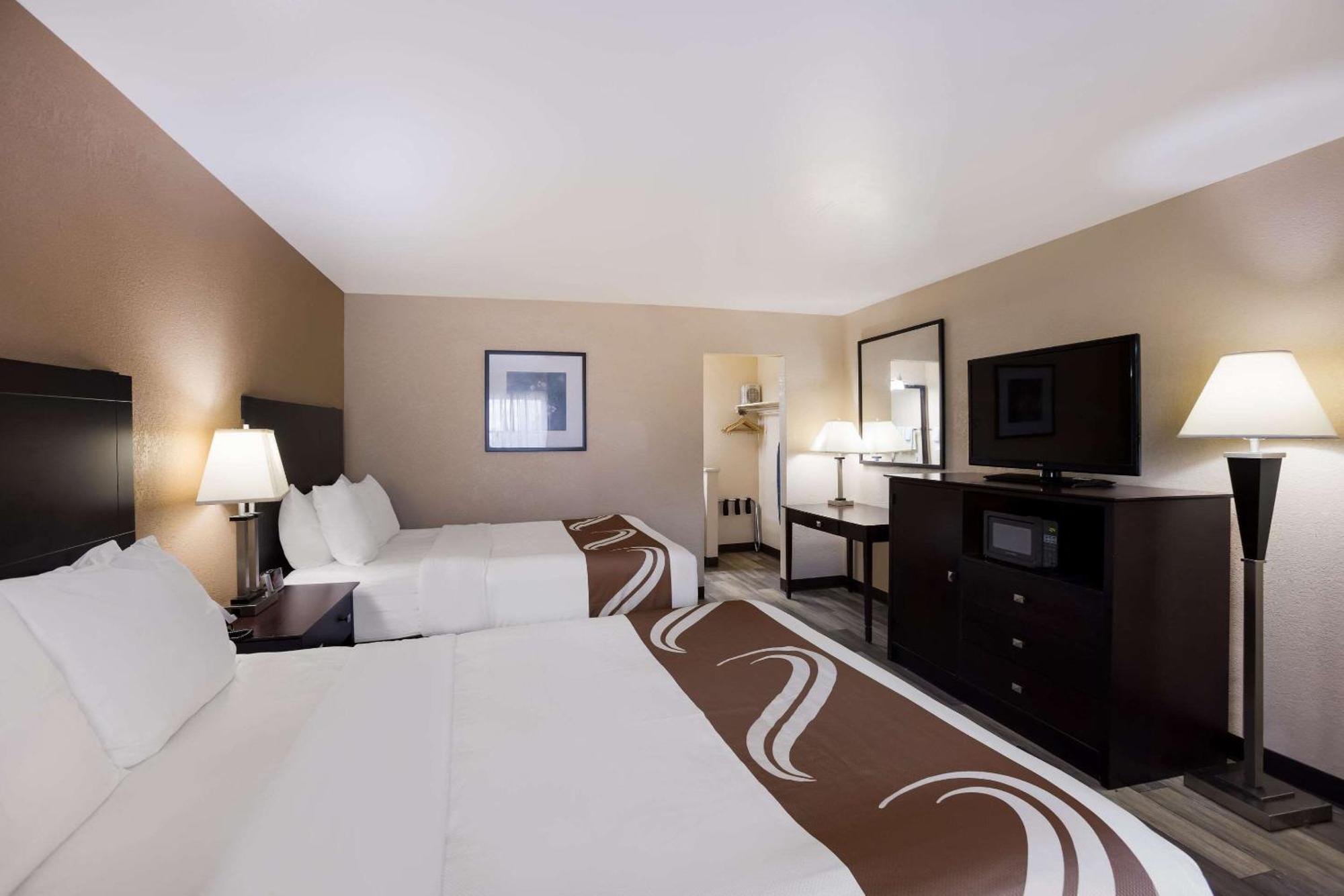 Quality Inn & Suites Big Rapids Near University Exteriör bild