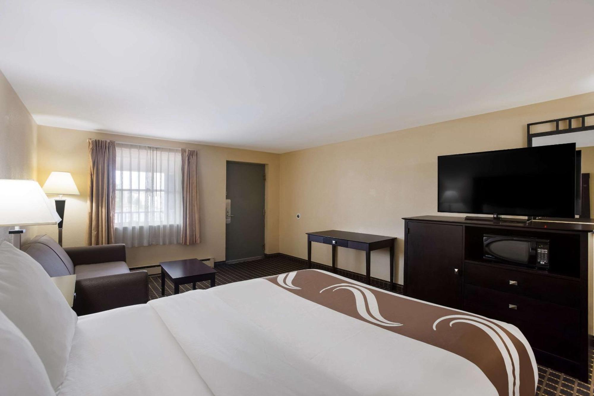 Quality Inn & Suites Big Rapids Near University Exteriör bild
