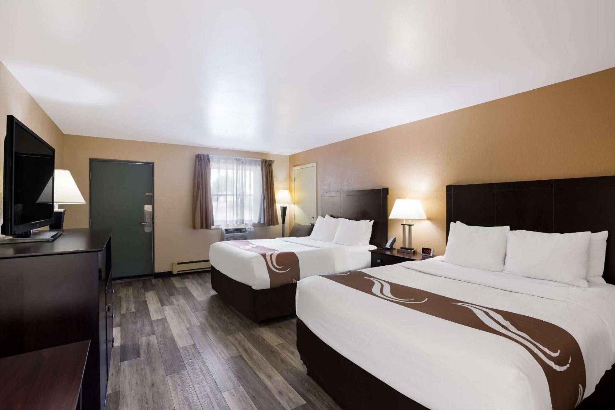 Quality Inn & Suites Big Rapids Near University Exteriör bild