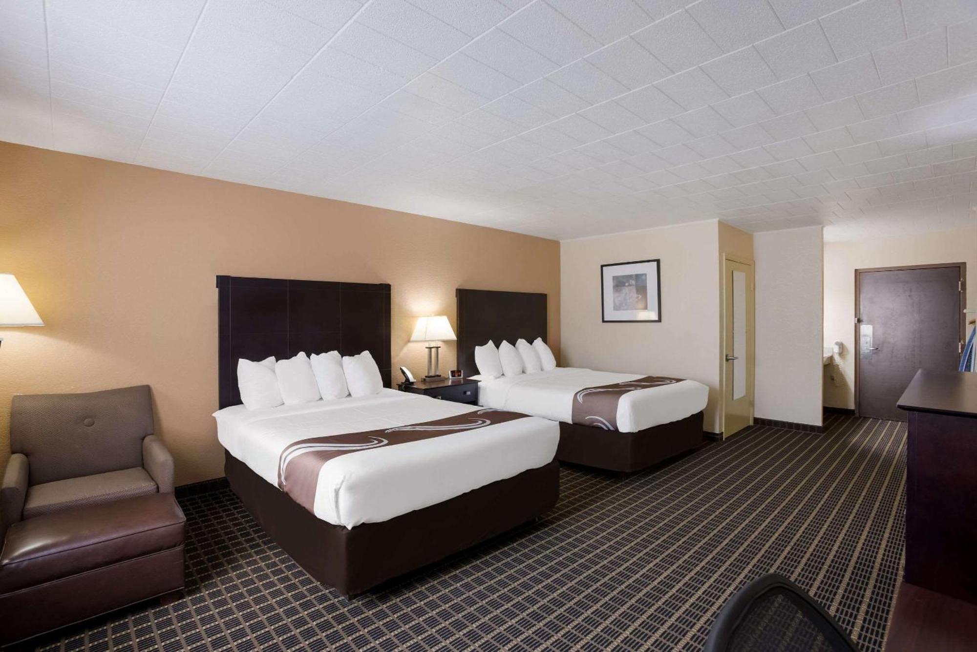 Quality Inn & Suites Big Rapids Near University Exteriör bild
