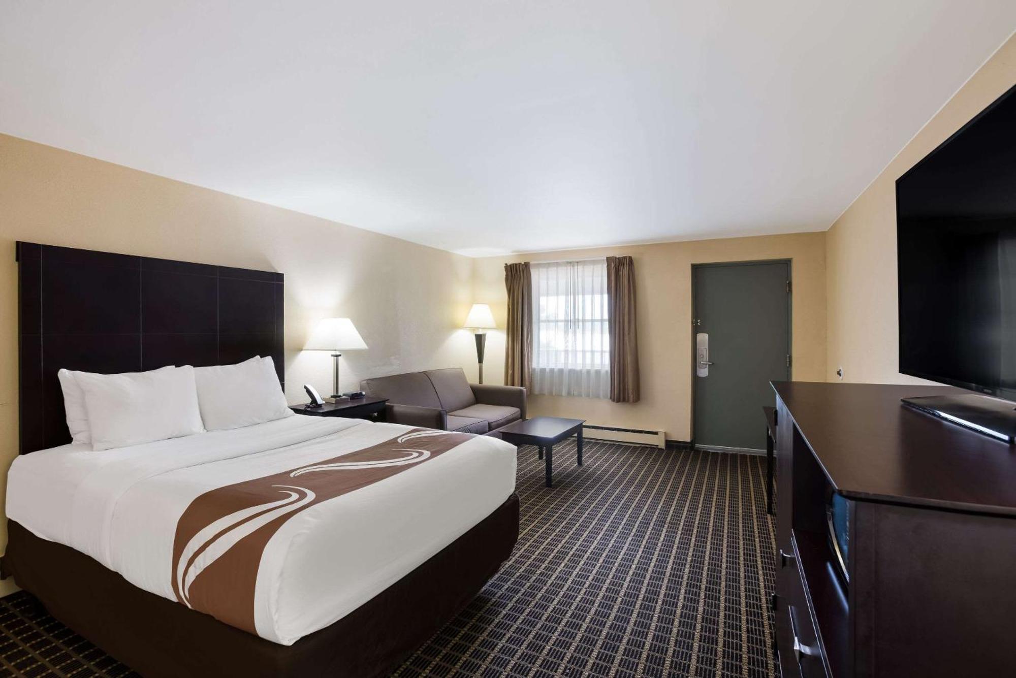 Quality Inn & Suites Big Rapids Near University Exteriör bild