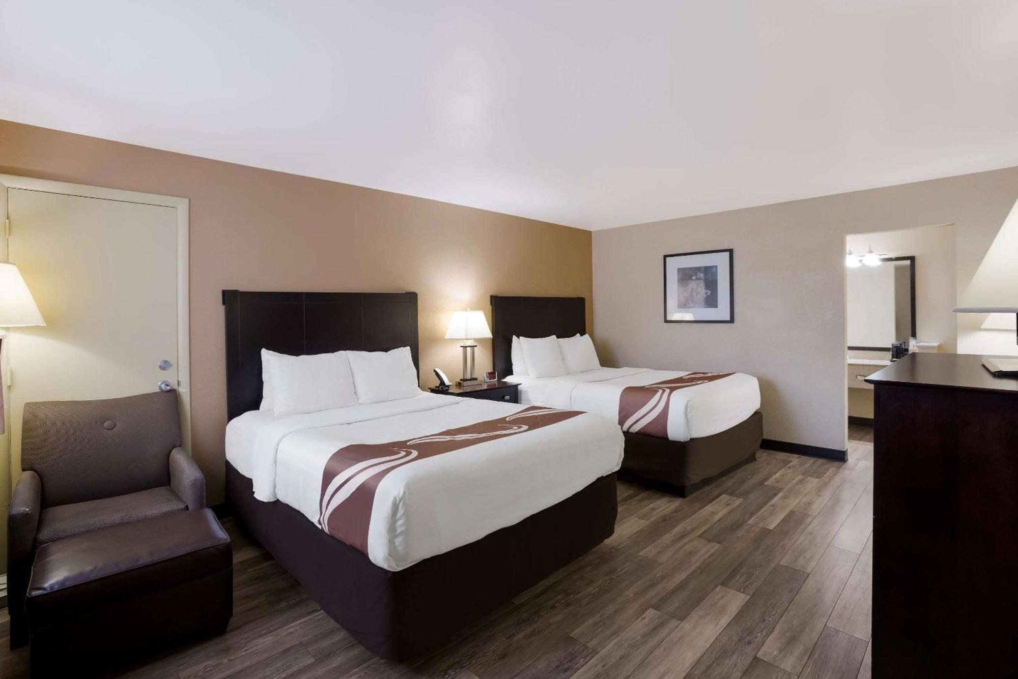 Quality Inn & Suites Big Rapids Near University Exteriör bild