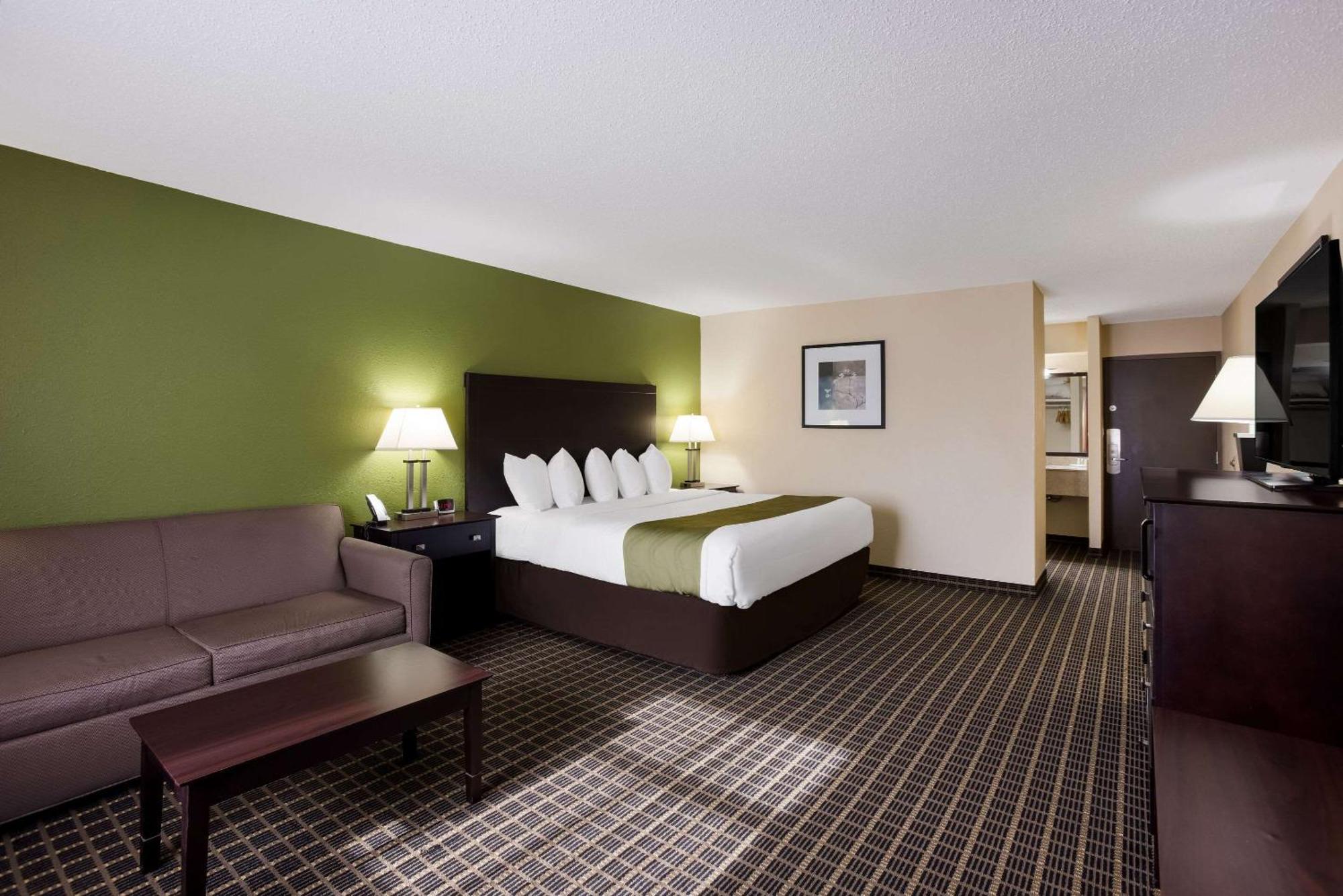 Quality Inn & Suites Big Rapids Near University Exteriör bild